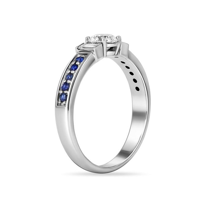 Кольцо из белого золота с бриллиантом по центру