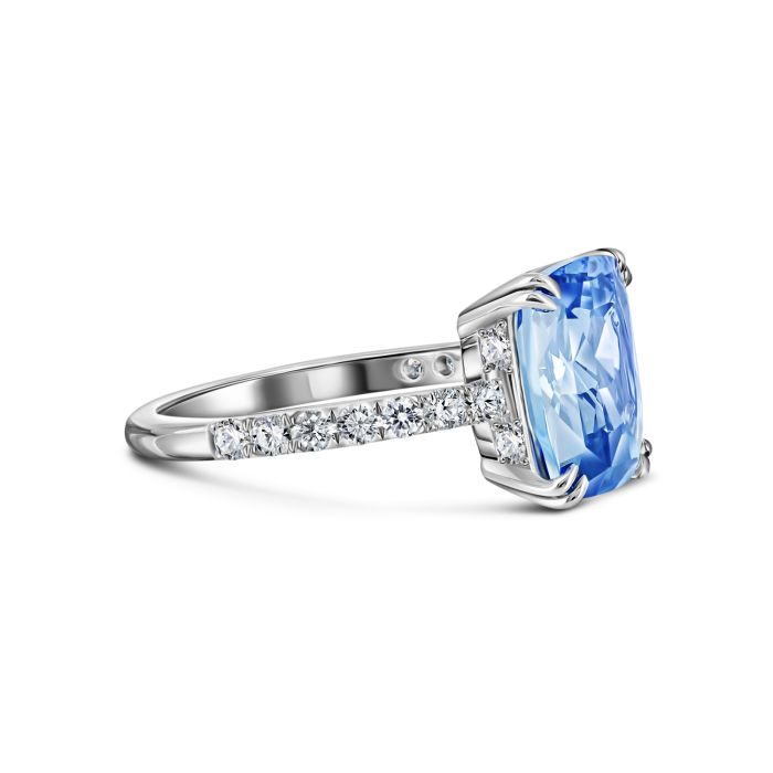 Бирманский сапфир в белом золоте