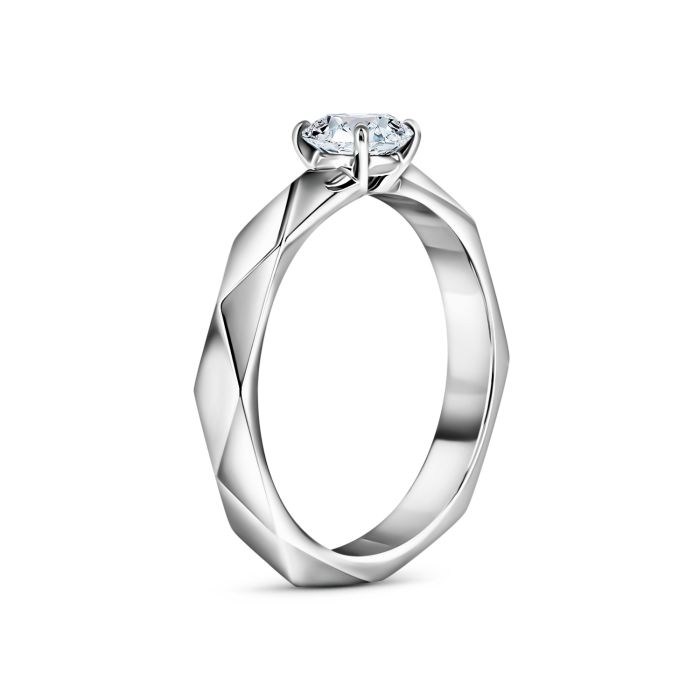 Гранённое кольцо с бриллиантом