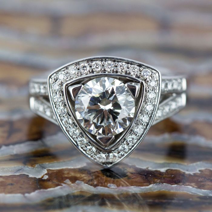 Кольцо "Trigonum" из белого золота с бриллиантом 1.5 карата