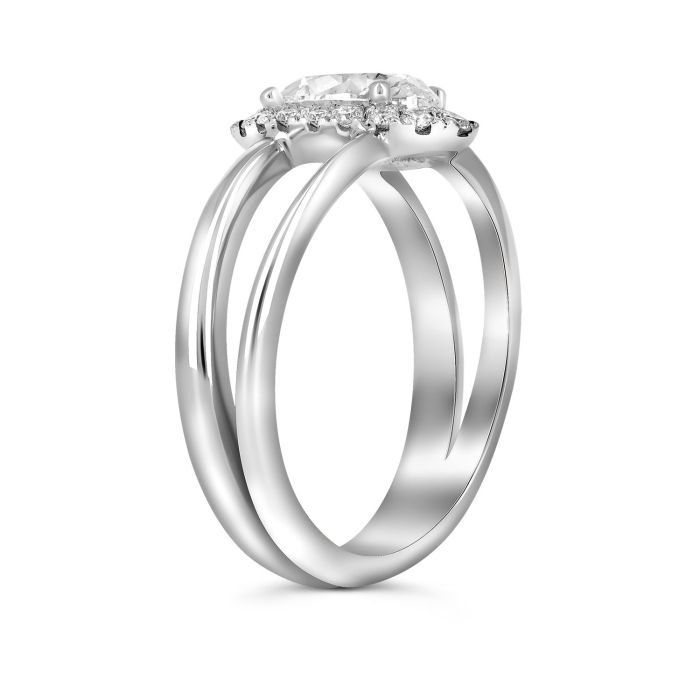 Кольцо с центральным бриллиантом огранки овал на заказ в Москве 