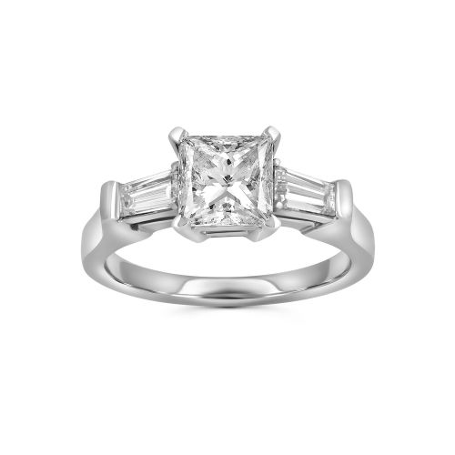 Помолвочное кольцо из белого золота с бриллиантом «Принцесса»