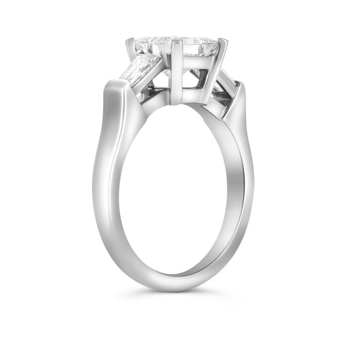 Помолвочное кольцо из белого золота с бриллиантом «Принцесса»