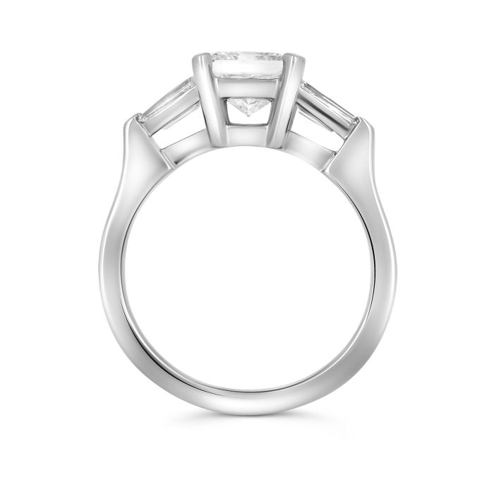 Помолвочное кольцо из белого золота с бриллиантом «Принцесса»