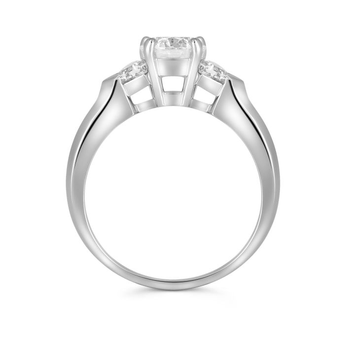 Помолвочное кольцо с тремя бриллиантами