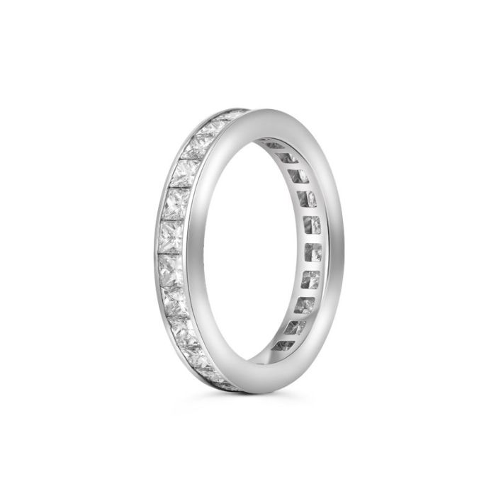 Кольцо из платины с бриллиантовой дорожкой и камнями огранки принцесса