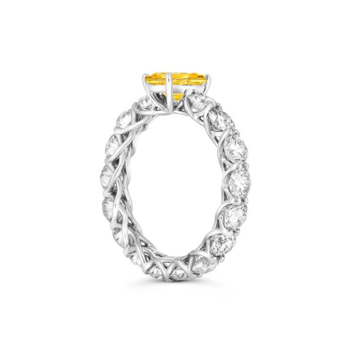 Кольцо из белого золота с  маркизом