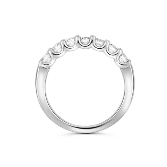 Изысканное золотое кольцо с бриллиантами