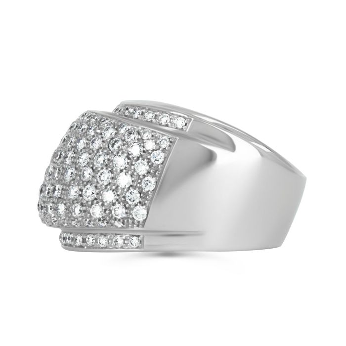 Кольцо с бриллиантовыми дорожками