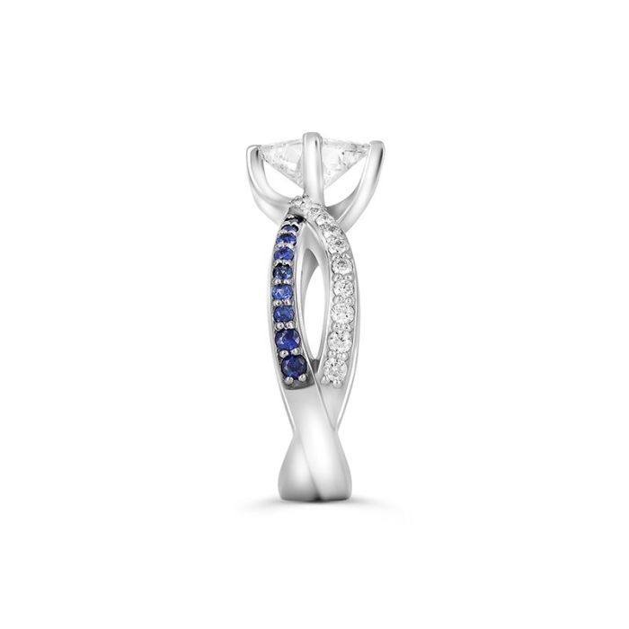 Помолвочное кольцо из белого золота с бриллиантом «Принцесса» и сапфирами