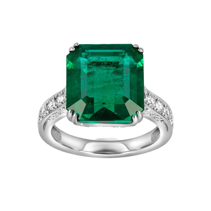 Золотое кольцо с большим изумрудом и бриллиантами