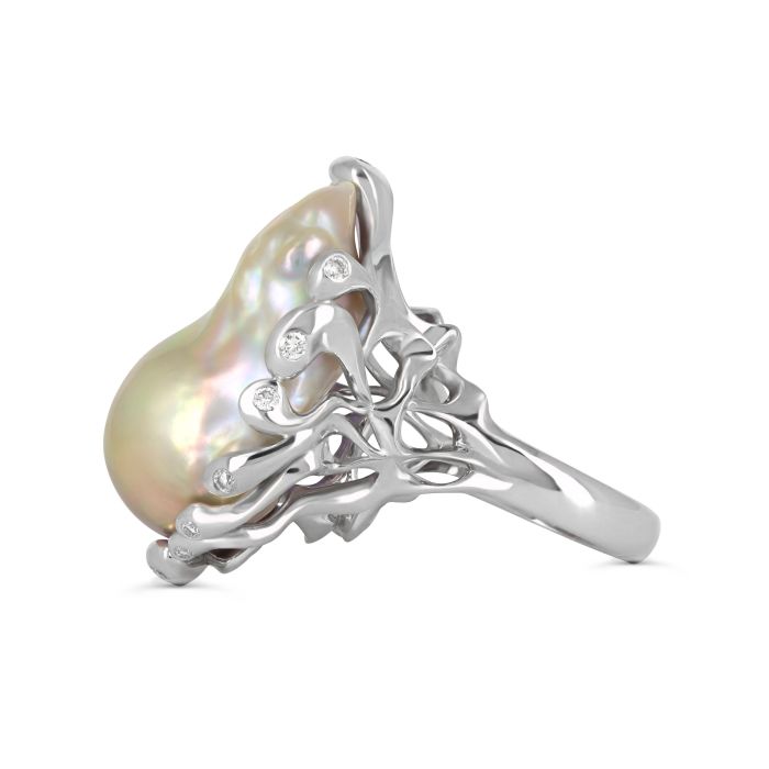 Кольцо с барочным жемчугом 