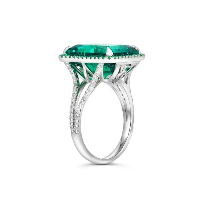 Перстень с изумрудом и бриллиантами