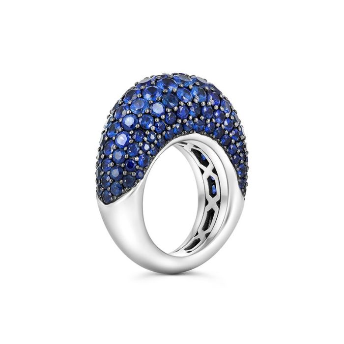 Перстень из белого золота с сапфирами