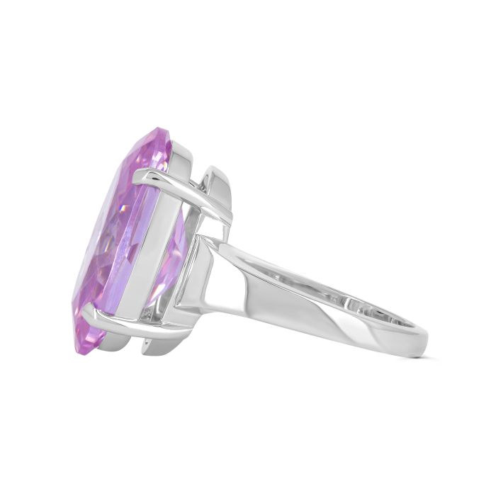 Женское кольцо из белого золота с розовым кунцитом