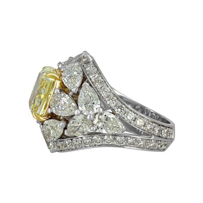 Дизайнерское золотое кольцо с желтым бриллиантом 
