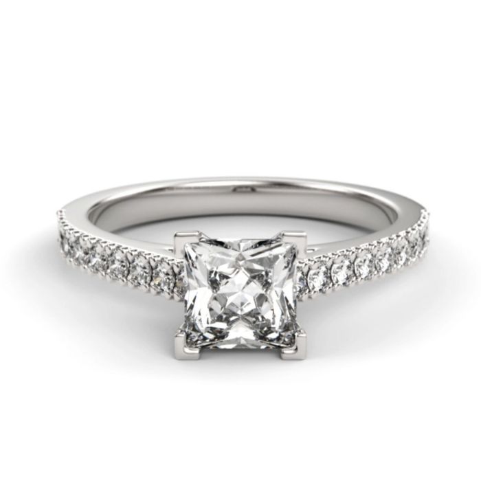Помолвочное кольцо с бриллиантом в квадратной огранке из платины