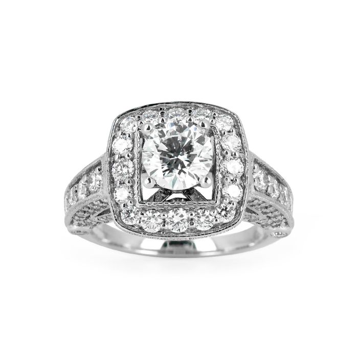 Перстень из белого золота с бриллиантами