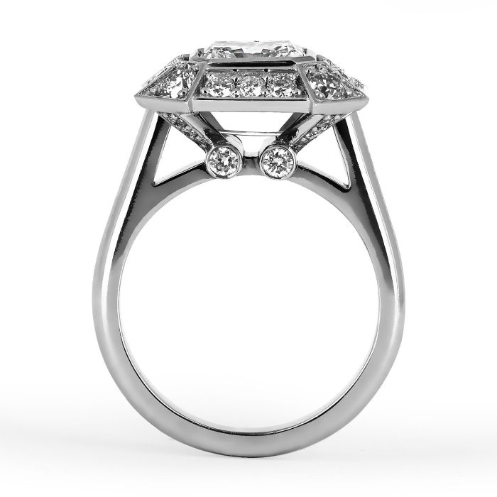 Перстень из золота с бриллиантами и квадратной аурой