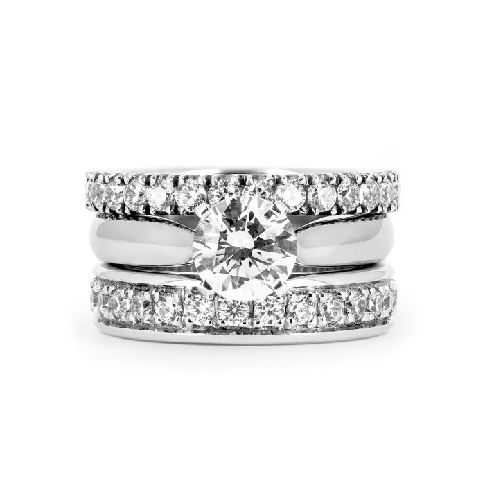 Комплект колец (обручальные + помолвочное) из белого золота с бриллиантами