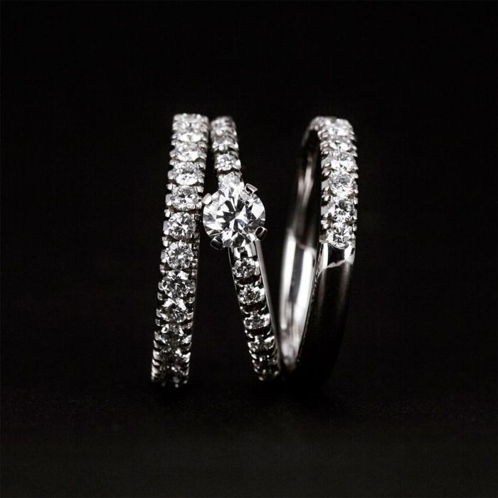 Комплект из обручального и помолвочного кольца