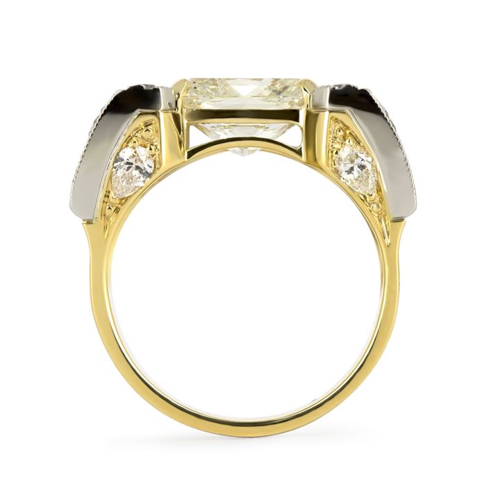 Золотой мужской перстень с сапфиром и бриллиантами