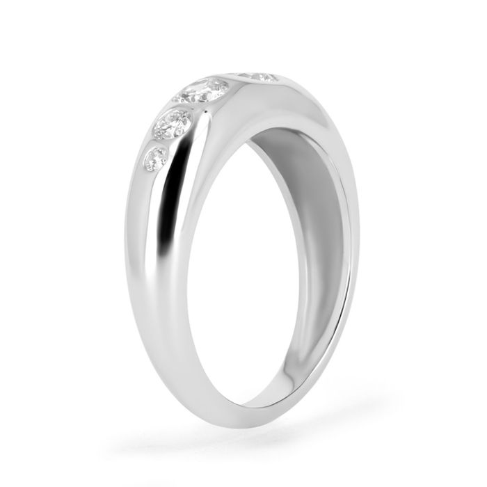 Женское кольцо из белого золота с бриллиантами