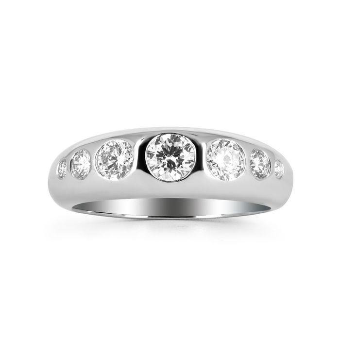 Женское кольцо из белого золота с бриллиантами