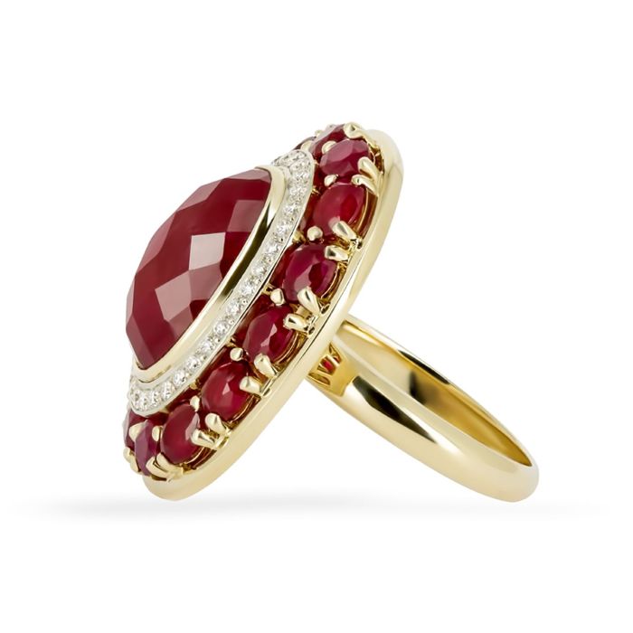 Перстень из желтого золота с рубинами и бриллиантами