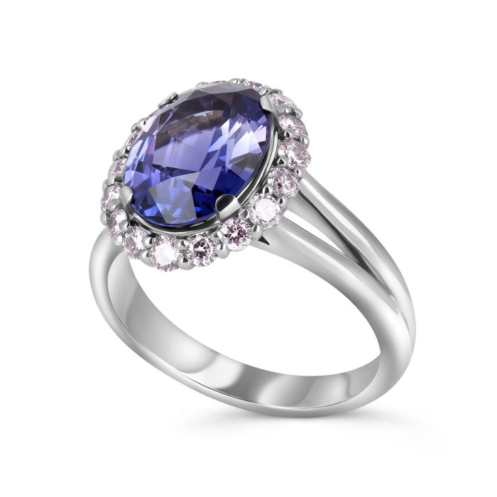 Перстень из белого золота с сапфиром и бриллиантами