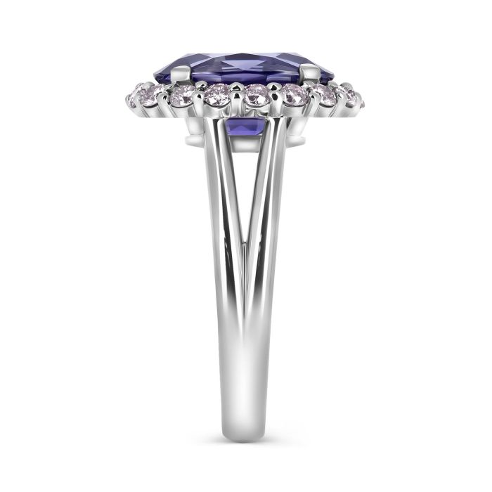 Перстень из белого золота с сапфиром и бриллиантами