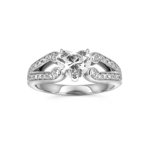 Помолвочное кольцо с бриллиантом в форме сердца