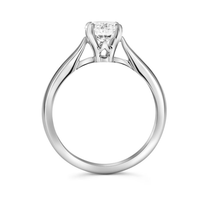 Помолвочное кольцо из белого золота со стильным дизайном и бриллиантом