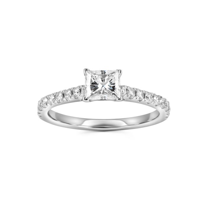 Изящное помолвочное кольцо с бриллиантами