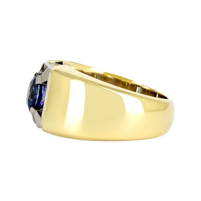 Мужской перстень с бриллиантами и сапфиром