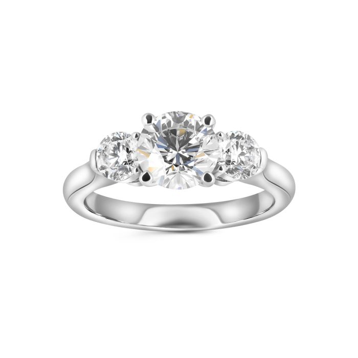 Изысканное золотое кольцо с тремя бриллиантами 