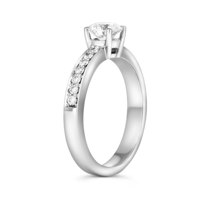 Золотое помолвочное кольцо с бриллиантовой дорожкой