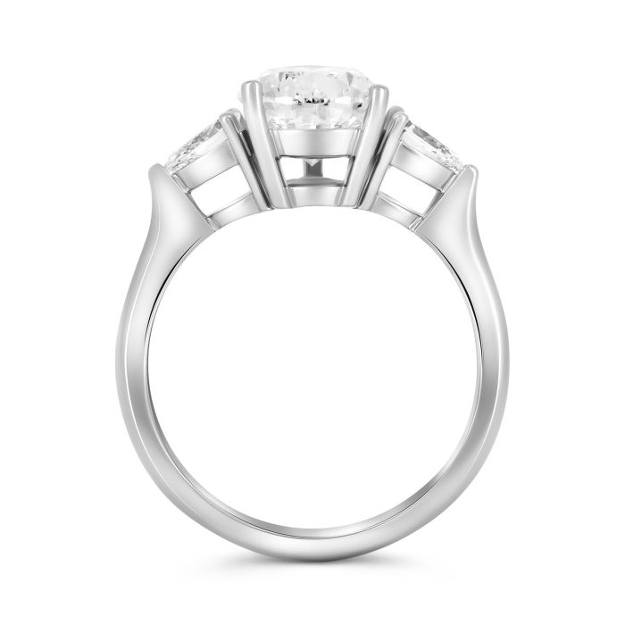 Золотое кольцо с тремя бриллиантами огранки «Груша»