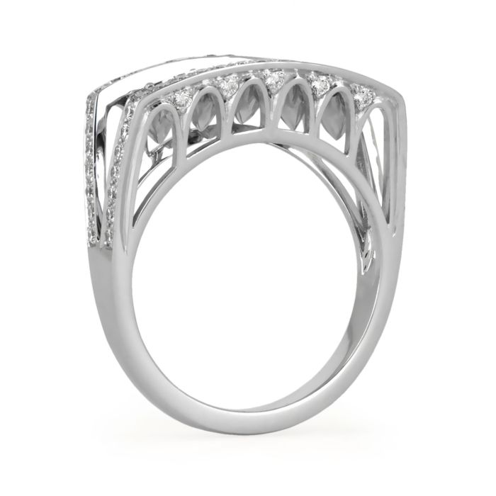 Кольцо с "танцующими" сапфирами