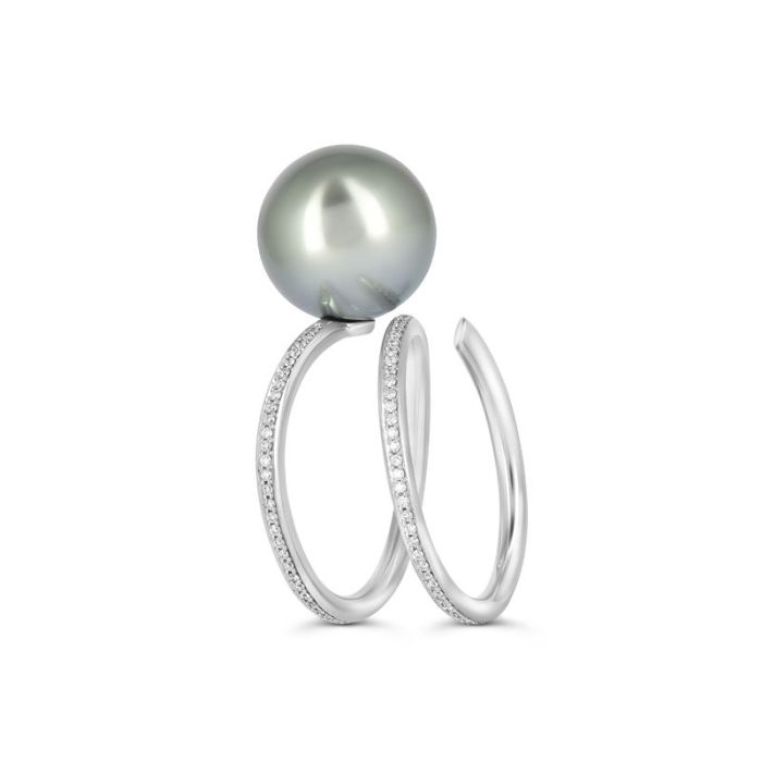 Кольцо из белого золота с жемчугом и россыпью бриллиантов