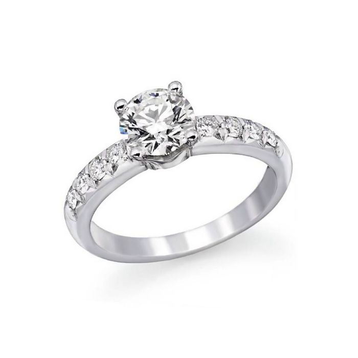 Золотое кольцо с одним крупным бриллиантом на верхушке R-16