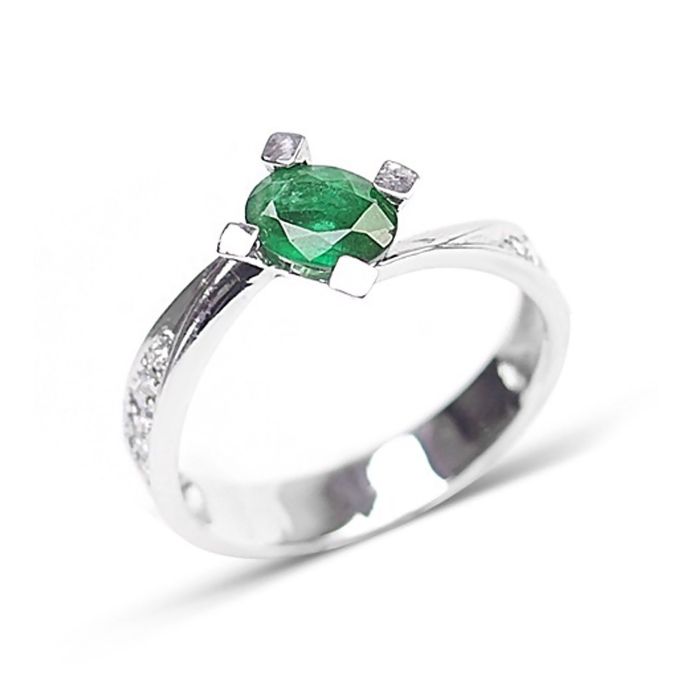 Кольцо из белого золота с зеленым изумрудом круглой огранки К-13
