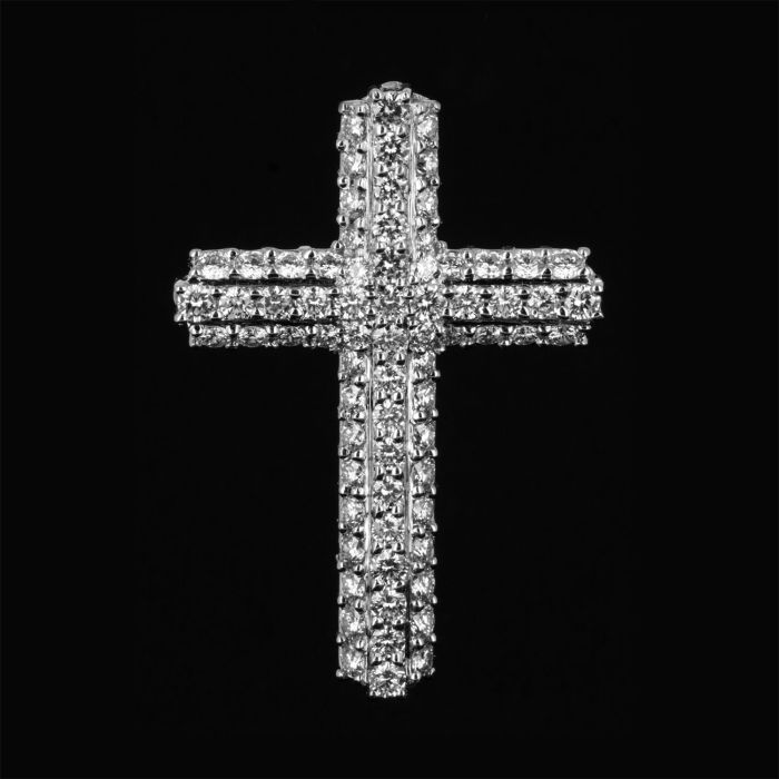 Крест из белого золота с россыпью небольших бриллиантов