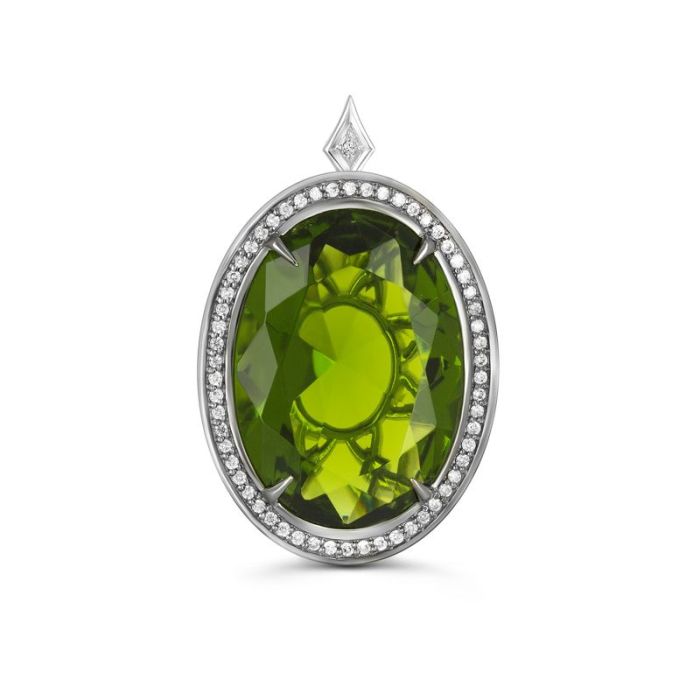 Кулон с натуральным хризолитом и бриллиантами