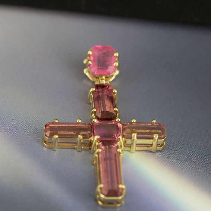 Крест с розовым турмалином