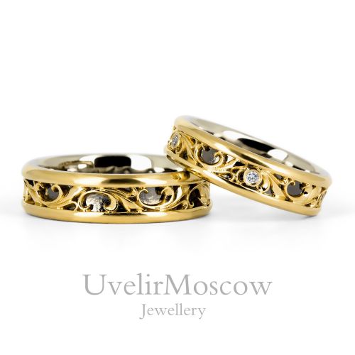 Оригинальные парные обручальные кольца из комбинированного золота с бриллиантами