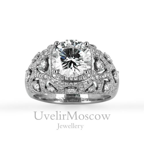 Перстень из белого золота с крупным бриллиантом