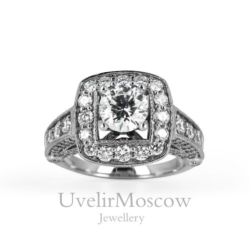 Женский золотой перстень с бриллиантами