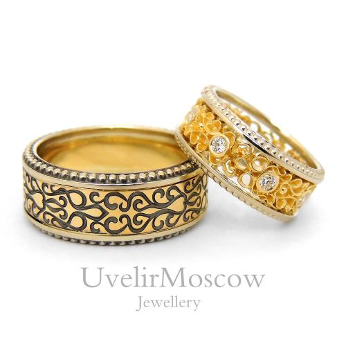 Широкие обручальные кольца из комбинированного золота с орнаментом