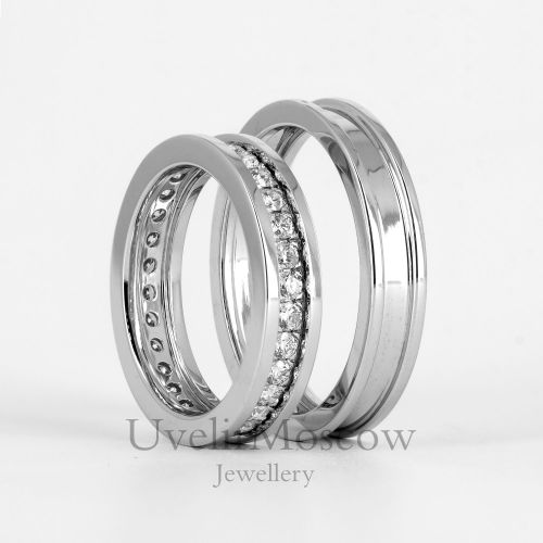 Золотые обручальные кольца с бриллиантами по кругу